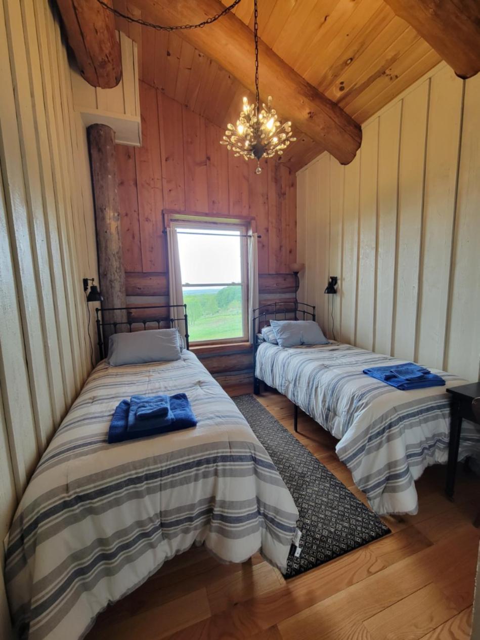 Firefly Creek Lodge Livonia ภายนอก รูปภาพ